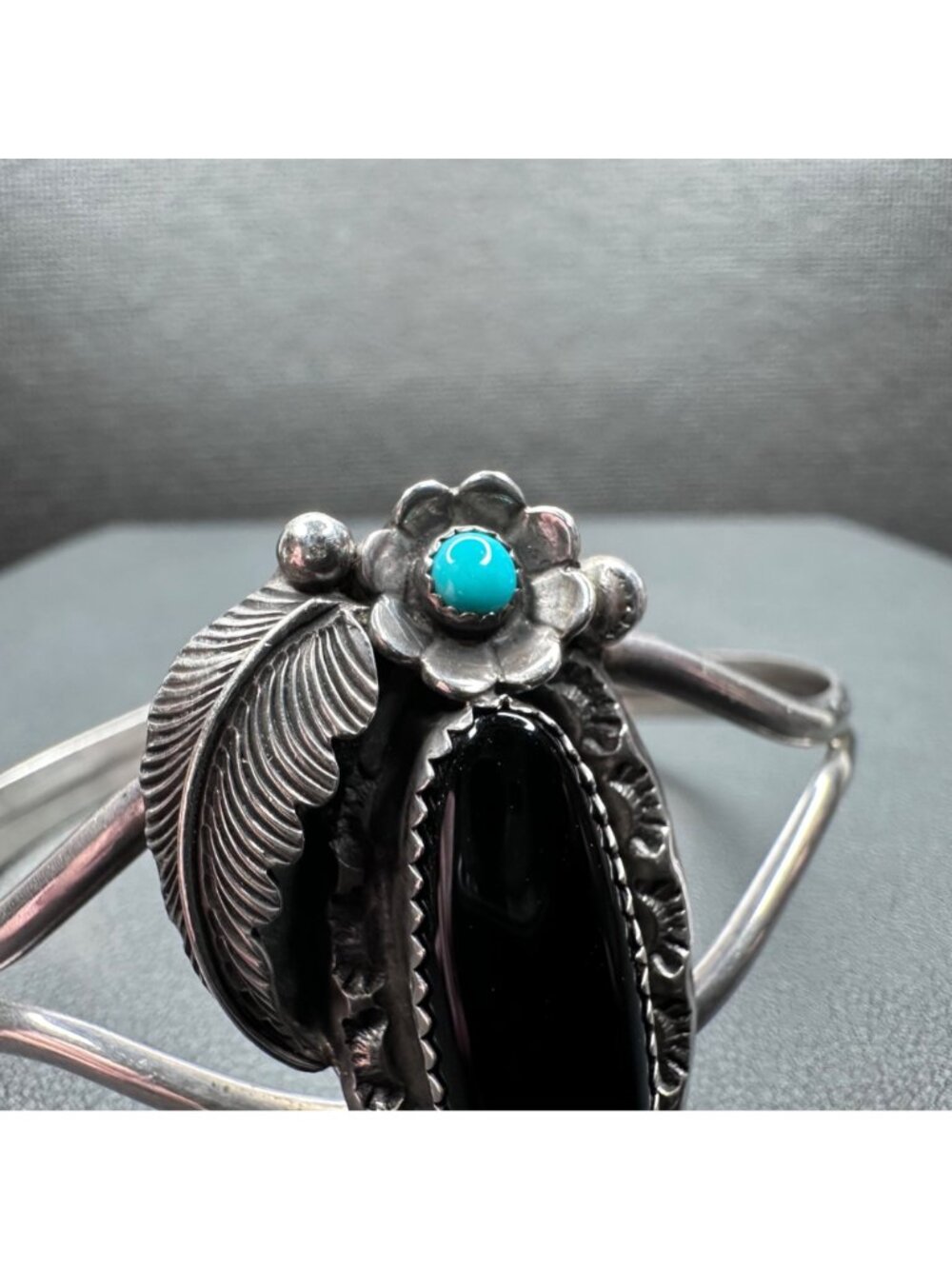 Sterling Silver Oval Onyx Feather Turquoise Accent Cuff Bracelet Vintage Sz 5.5 - Picture 4 of 16